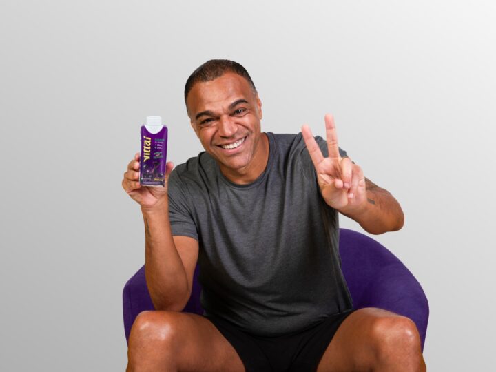 Vittaí Tá Pra Jogo: Denílson entra em campo na nova campanha da marca