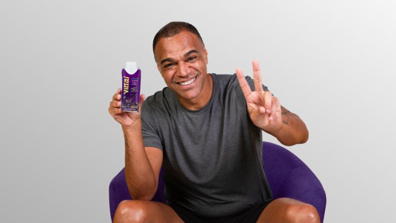 Vittaí Tá Pra Jogo: Denílson entra em campo na nova campanha da marca