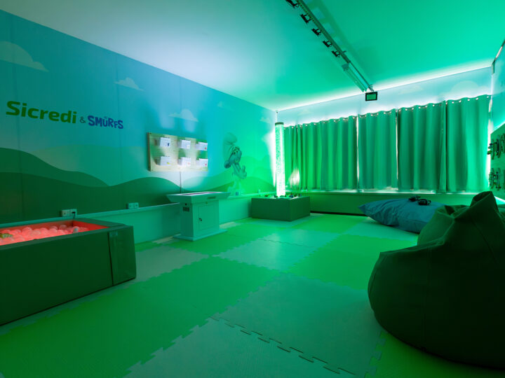 APAE de Pinhais (PR) ganha sala sensorial inspirada nos Smurfs