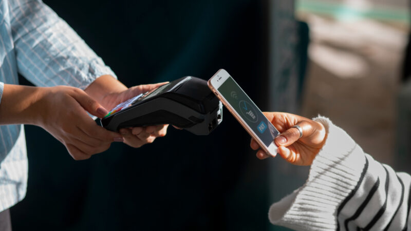 Pix e parcelamento influenciam compras fora do Brasil