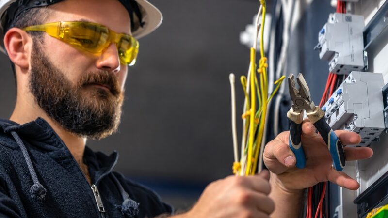 Empresa organiza diversas ações no mês do eletricista