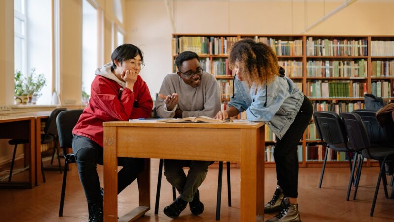 Pearson e Escola da Nuvem realizam Hackathon de IA
