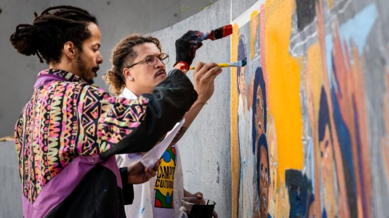 Campos Culturais transforma quadra em arte em Santos Dumont