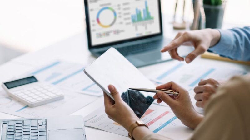 Inteligência Artificial ajuda a fechar mais negócios, aponta pesquisa