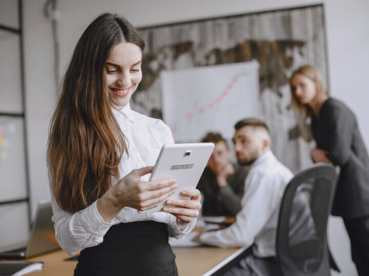IA avança nas empresas brasileiras, uso em RH ainda é baixo